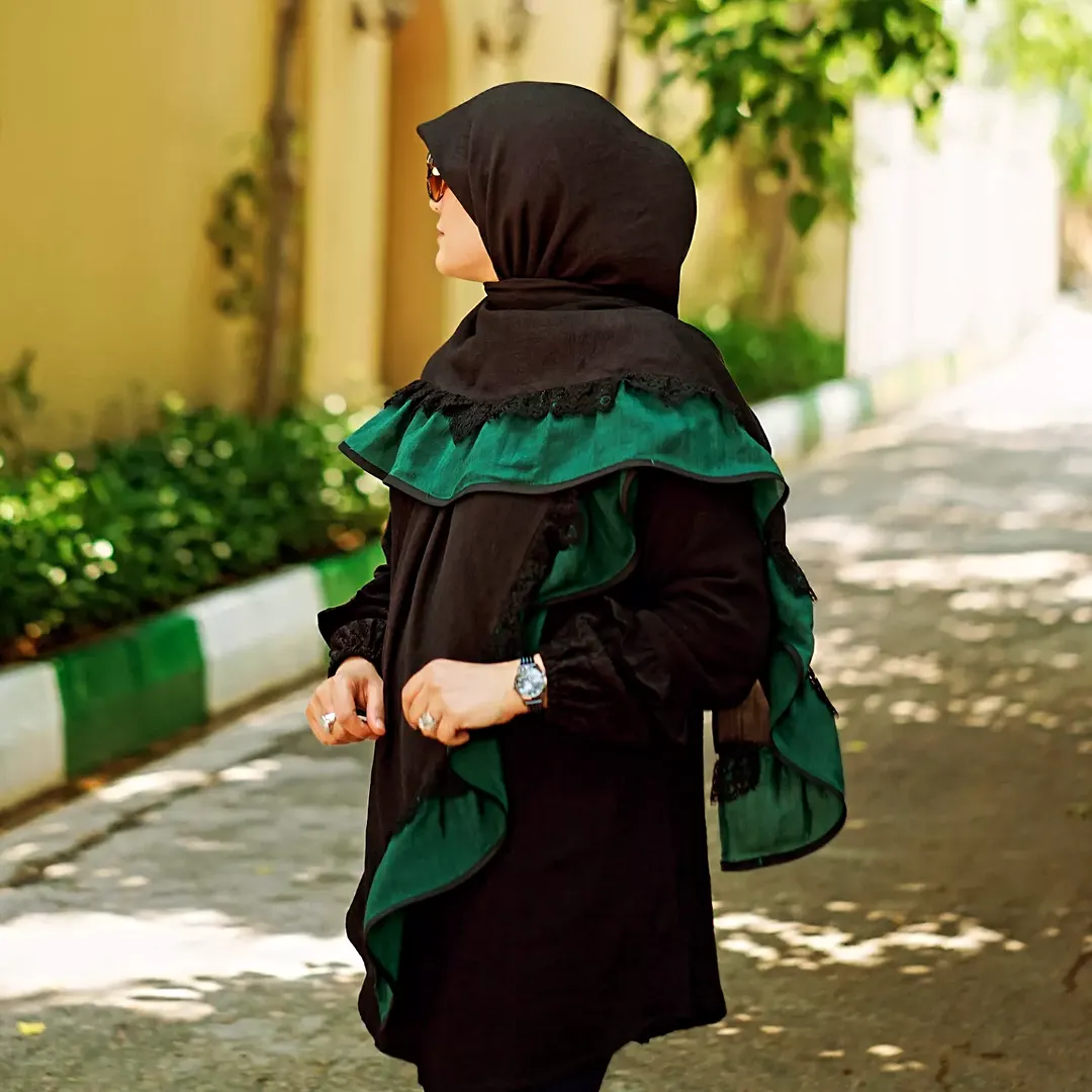 روسری سروین با حاشیه سبز