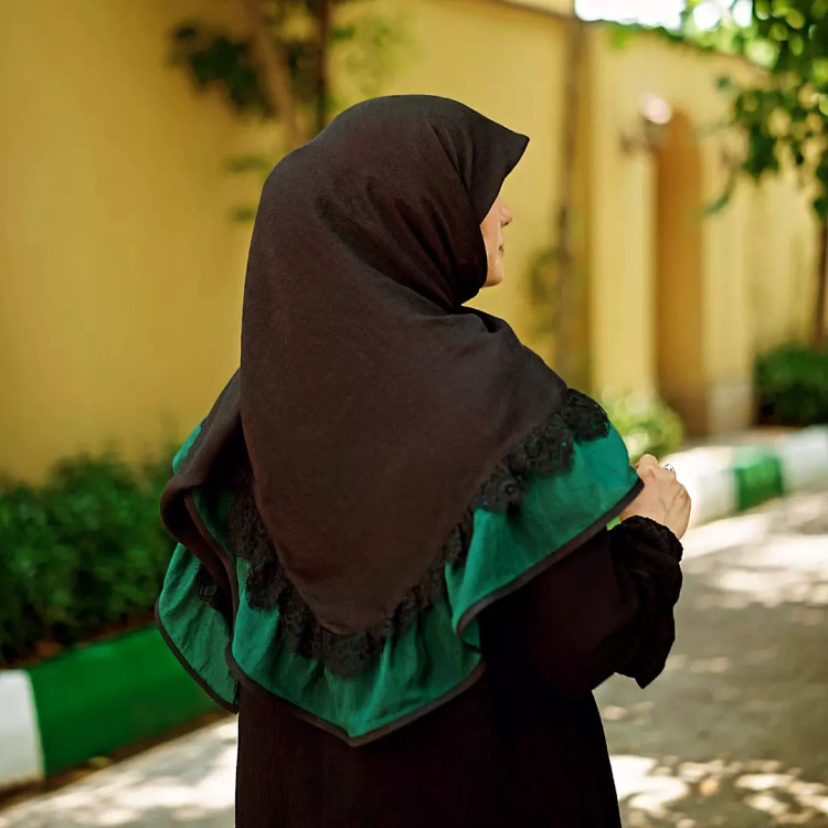 روسری سروین با حاشیه سبز