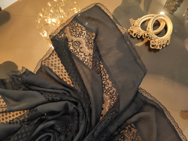 روسری رستا